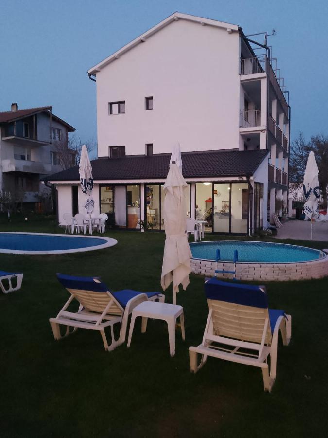 Weisser Schwan Белият Лебед Shkorpilovtsi Εξωτερικό φωτογραφία